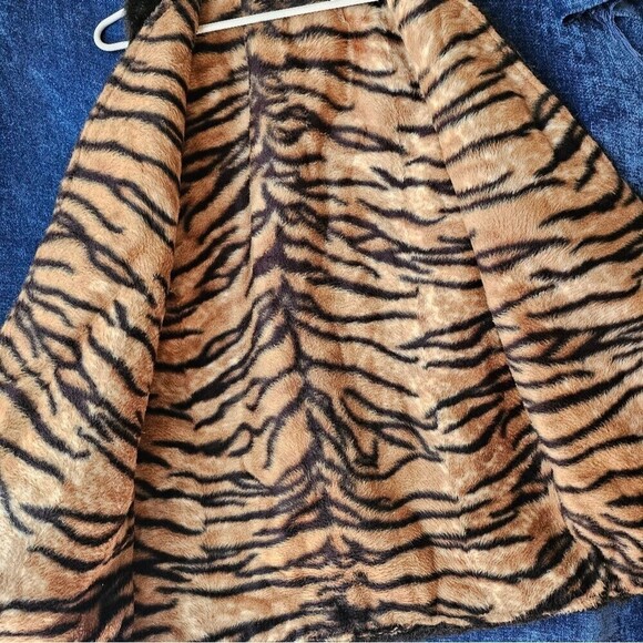 Vintage Hollywood Fur Vest Reversible Animal Print Black Brass Gold - Picture 9 of 12